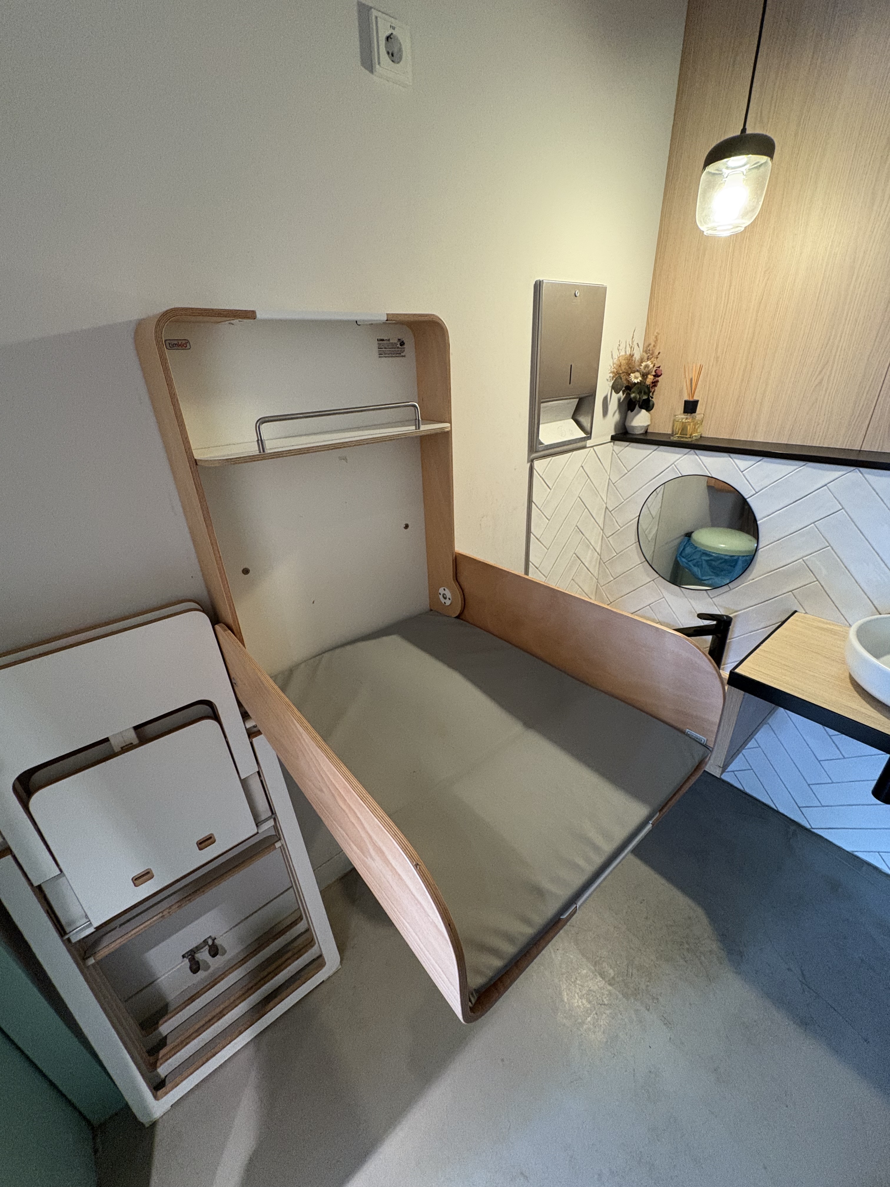 Kap Frida changing table